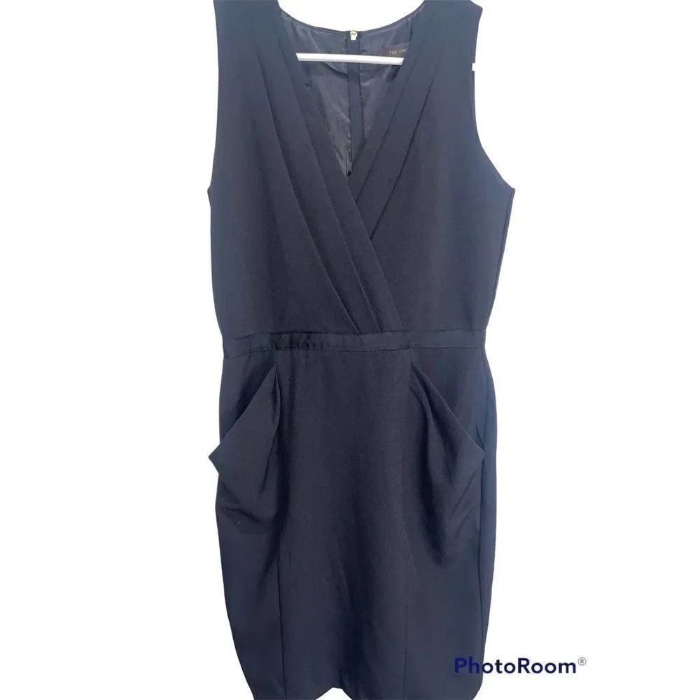 The Limited size 8 sleeveless black lined dress with pockets